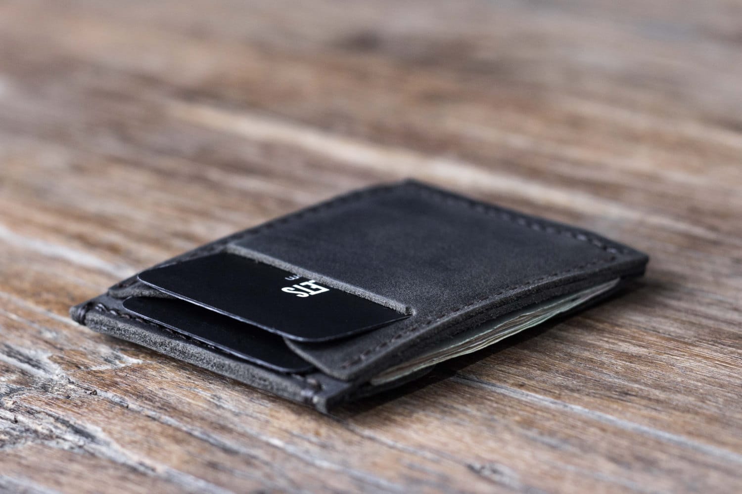 black minimalist wallet