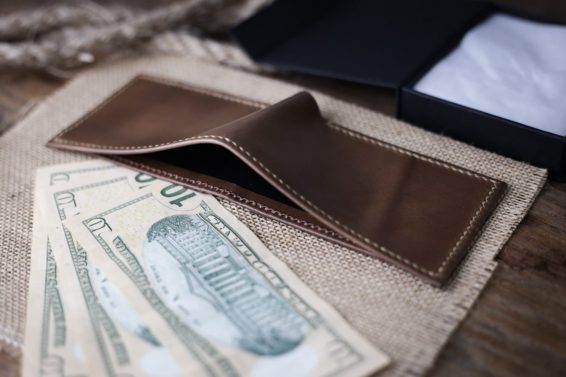 minimalist bifold wallet